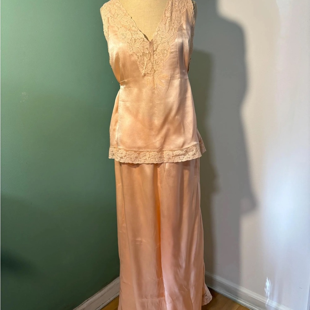 Vintage 1930’s Peach Lace Silk Beach Pajamas - image 2